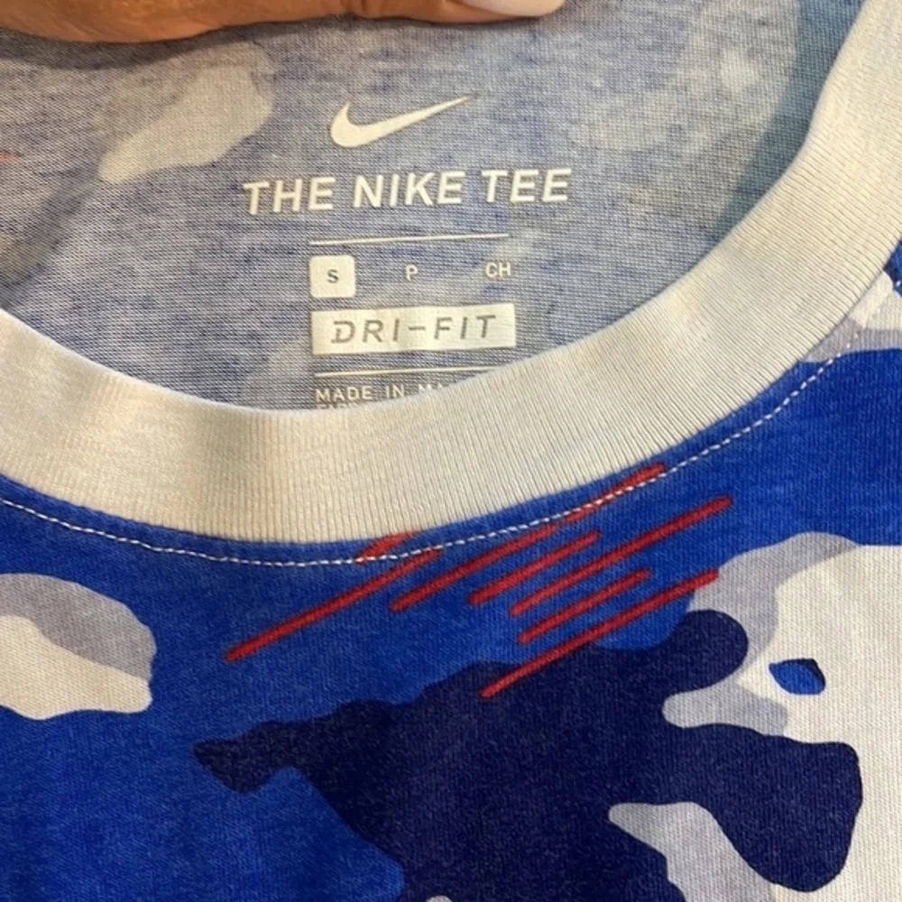 Men's The Nike Tee Blue White CAMO Short Sleeve Shirt Size Small GUC #6993